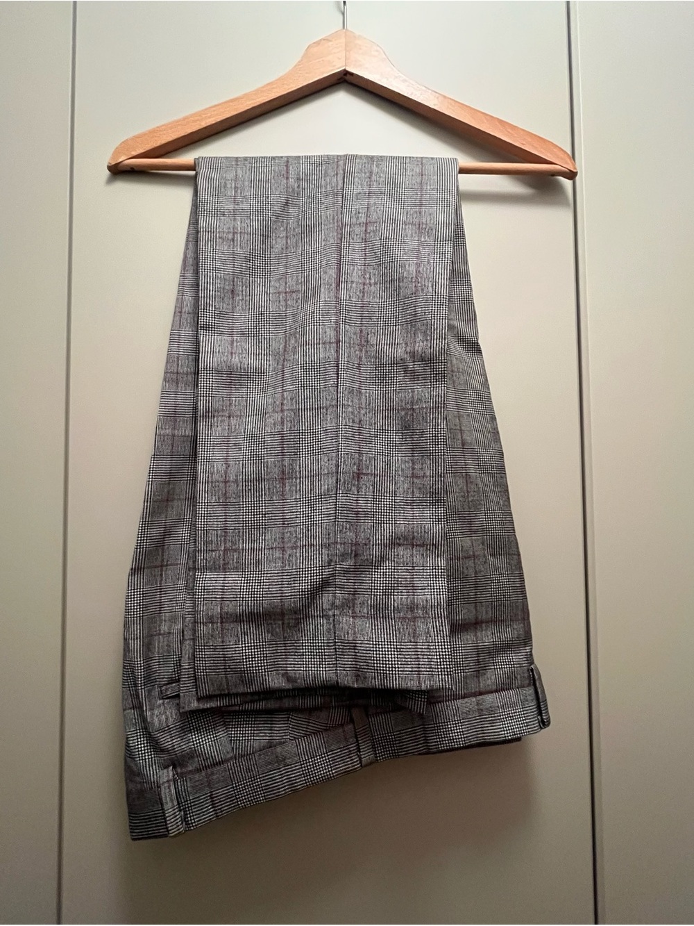 TALLIA Gray Glen Plaid suit with subtle Red Windowpane